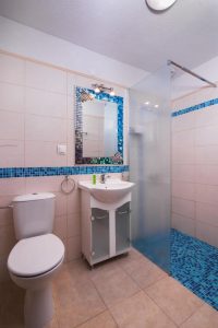 Photo of the bathroom of the one-bedroom apartment
