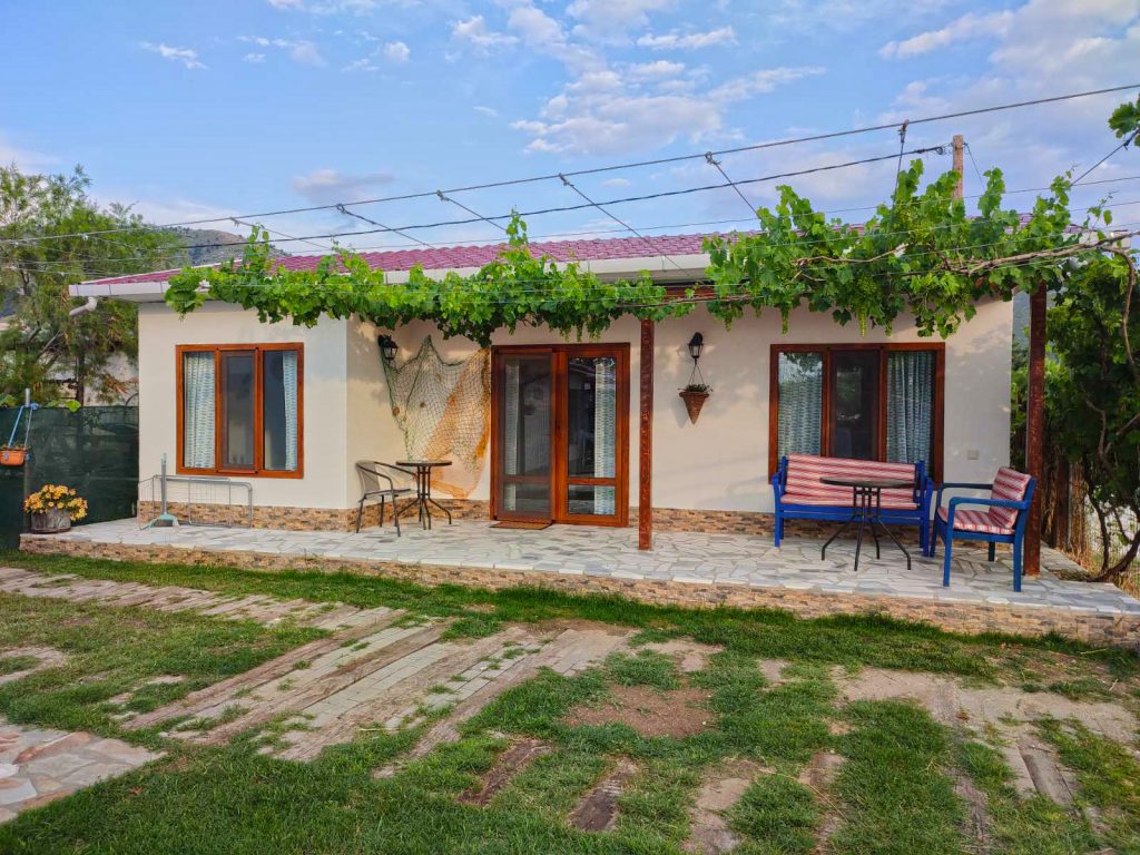 Photo of the front of the holiday home with the external seating area